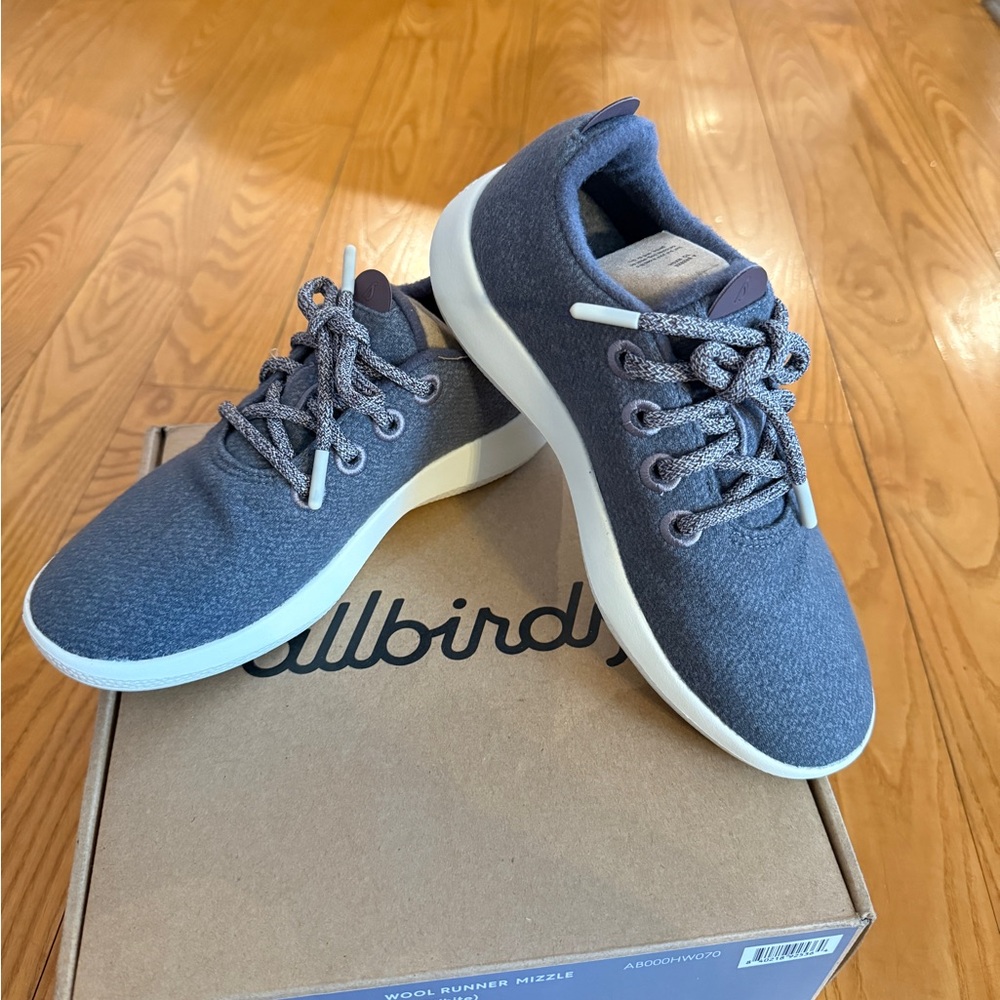 (brand new in box) Allbirds Women Wool Sneakers - Dark Blue US 7